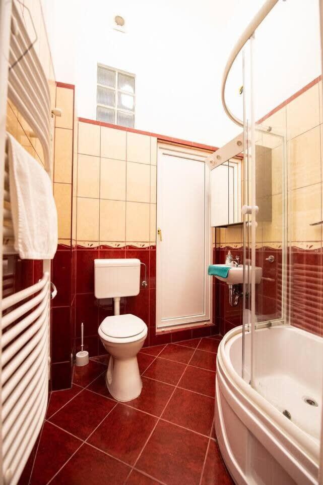 Very Central Convenient Large Ac Place Budapest Luaran gambar
