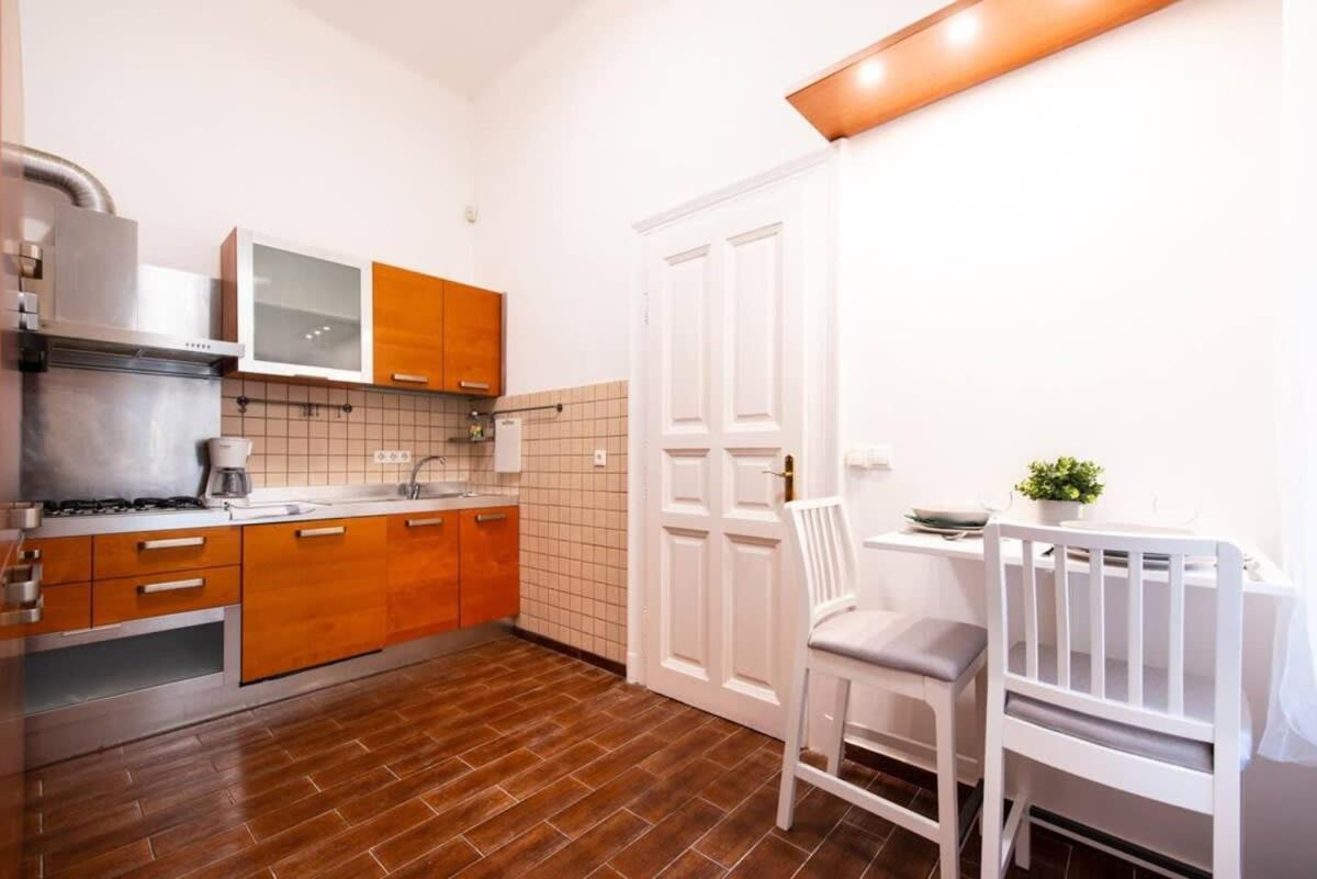 Very Central Convenient Large Ac Place Budapest Luaran gambar