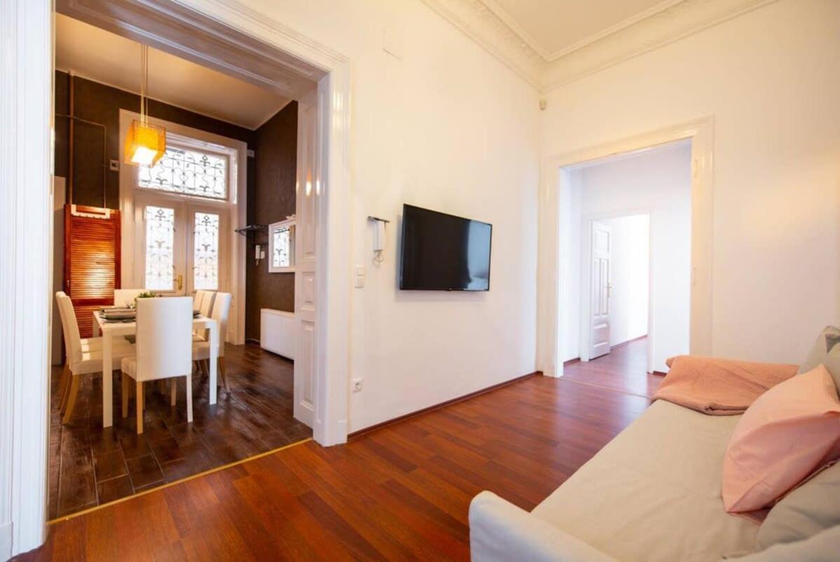Very Central Convenient Large Ac Place Budapest Luaran gambar