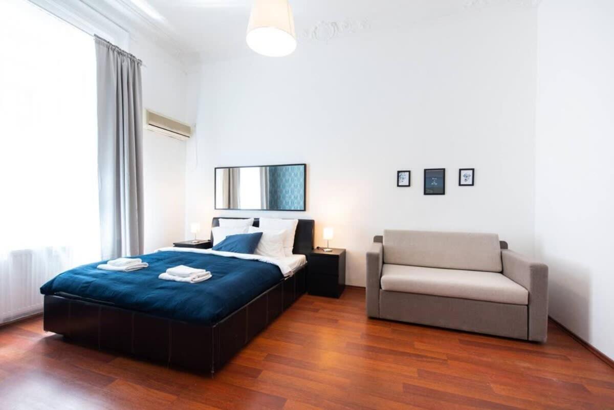 Very Central Convenient Large Ac Place Budapest Luaran gambar