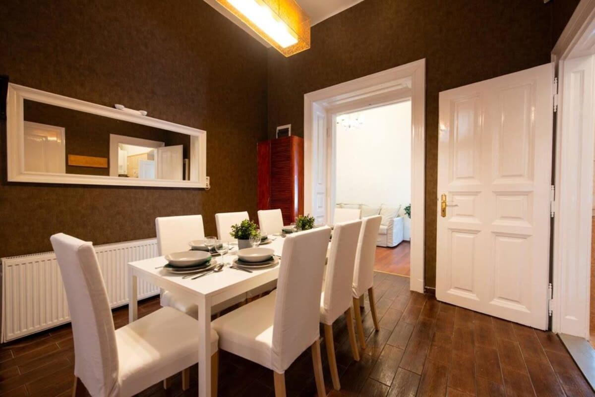 Very Central Convenient Large Ac Place Budapest Luaran gambar