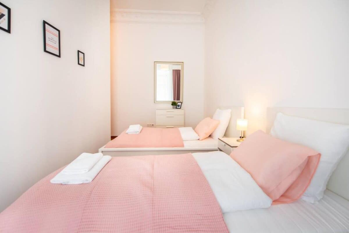 Very Central Convenient Large Ac Place Budapest Luaran gambar
