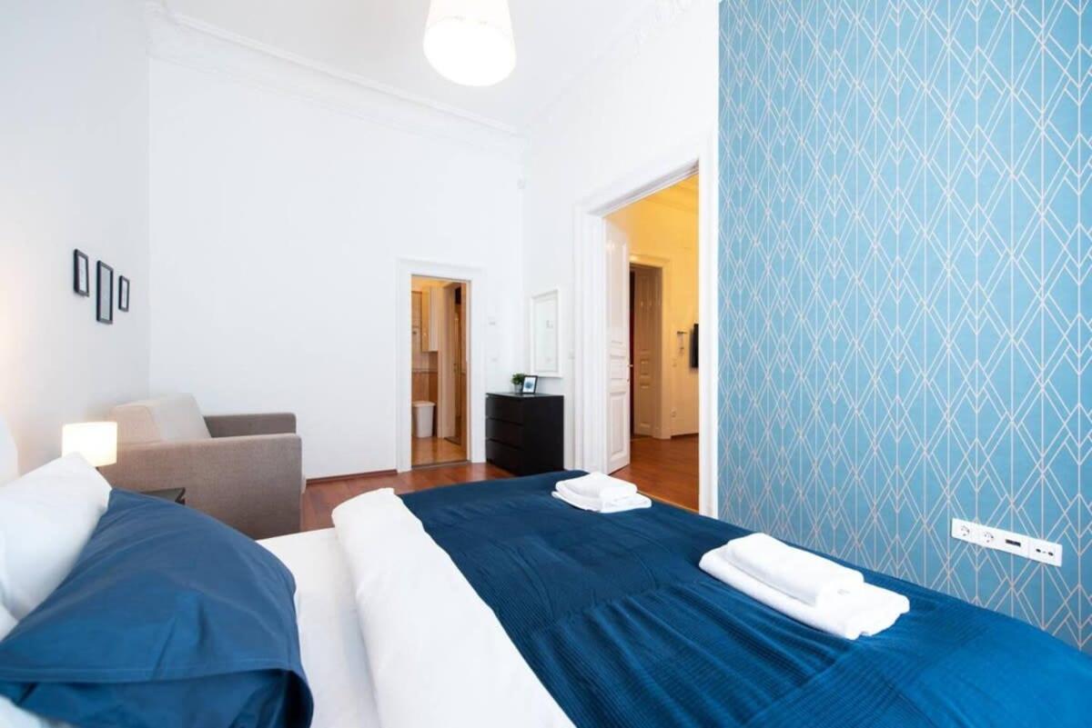 Very Central Convenient Large Ac Place Budapest Luaran gambar