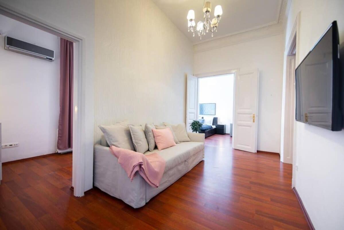 Very Central Convenient Large Ac Place Budapest Luaran gambar